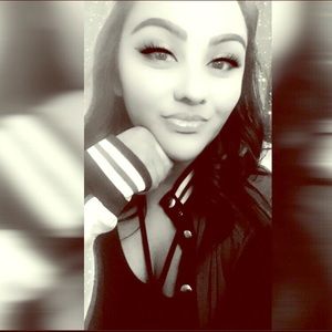 Meet your Posher, Adrienne